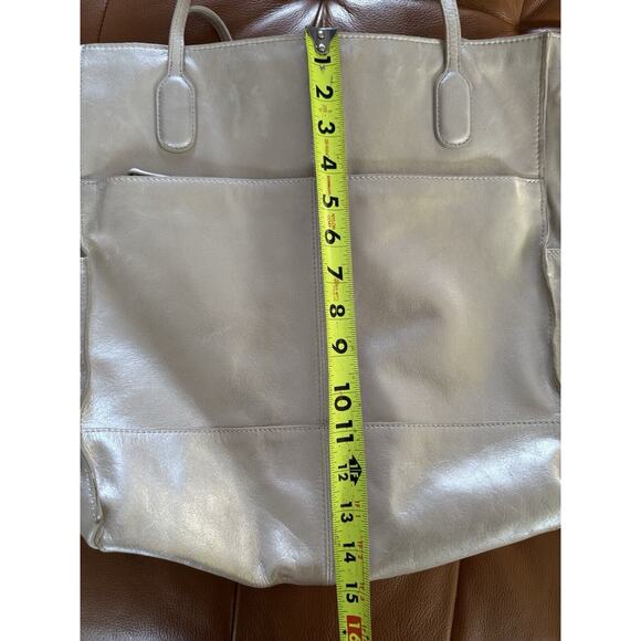 Hobo The Original Handbag Finley Large Pearl Gray Leather Shoulder Handbag - Picture 11 of 13